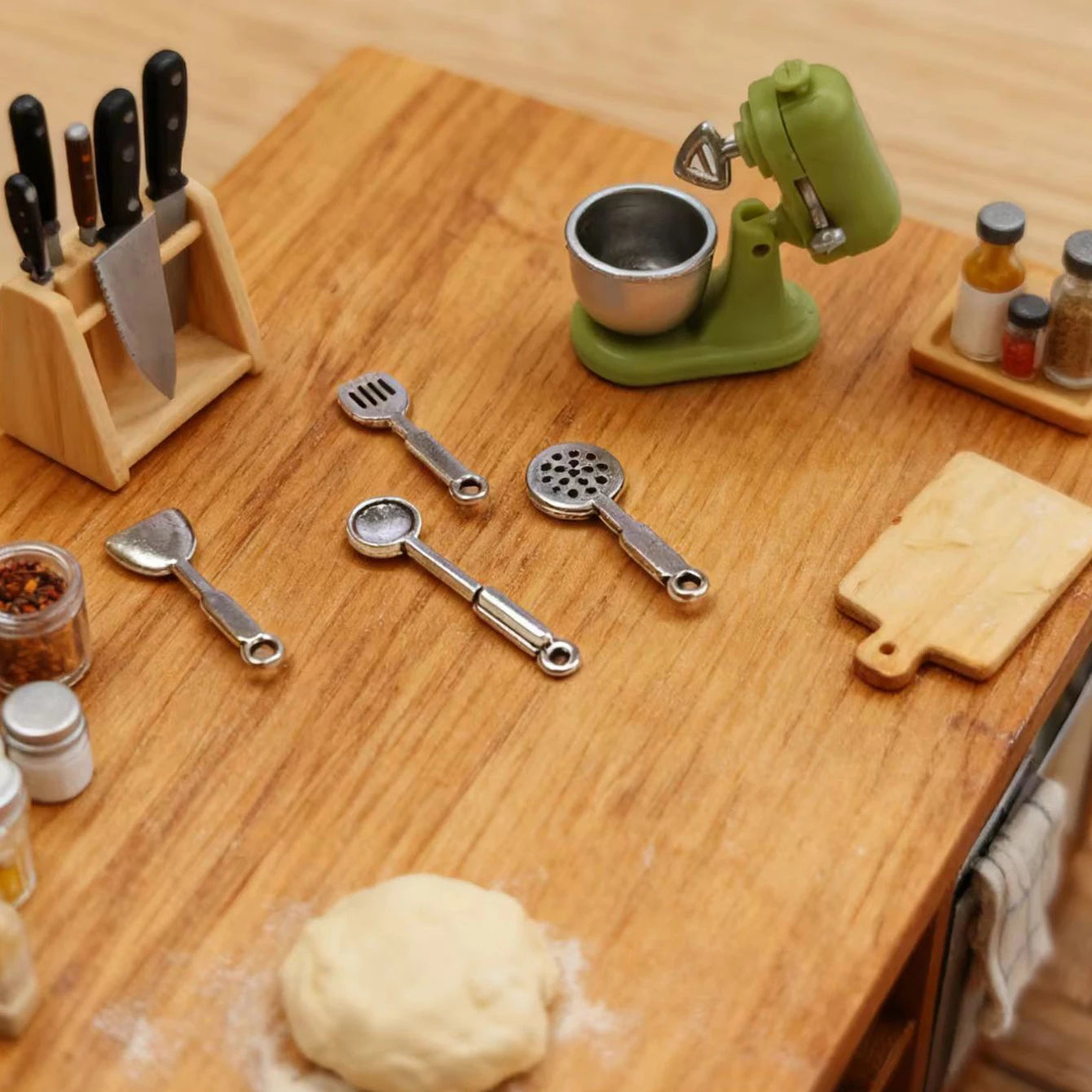 1 set of Christmas decoration miniature kitchen scene blender set, collectible for miniature enthusiasts.photography props